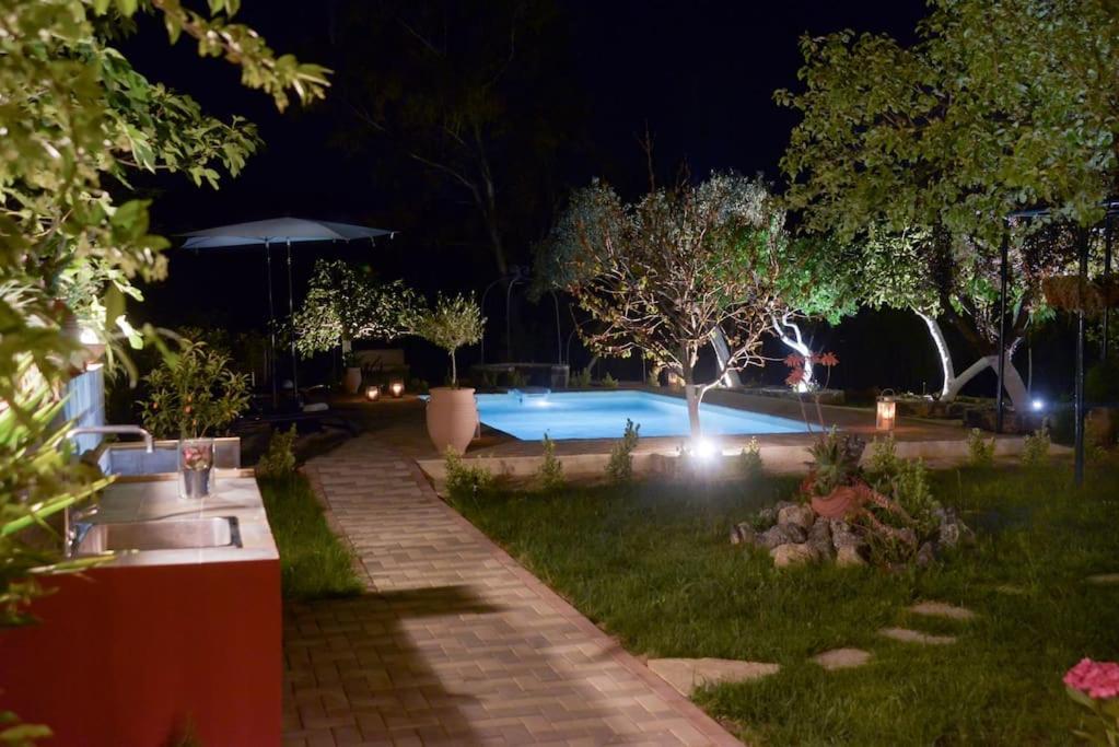 The Red House In Dassia Exterior foto
